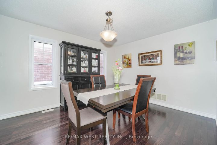 Photo 4 at 110 Tysonville Circle, Northwest Brampton, Brampton