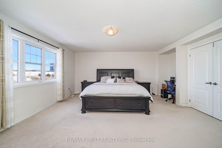 Photo 5 at 110 Tysonville Circle, Northwest Brampton, Brampton