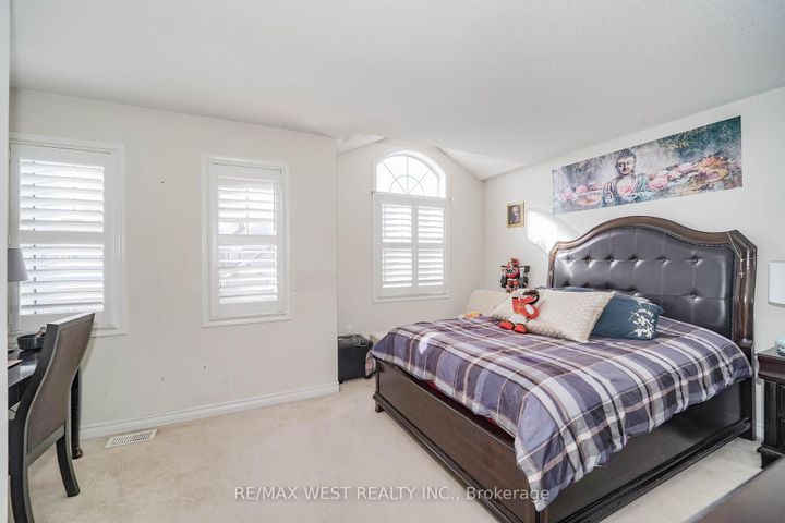 Photo 7 at 110 Tysonville Circle, Northwest Brampton, Brampton