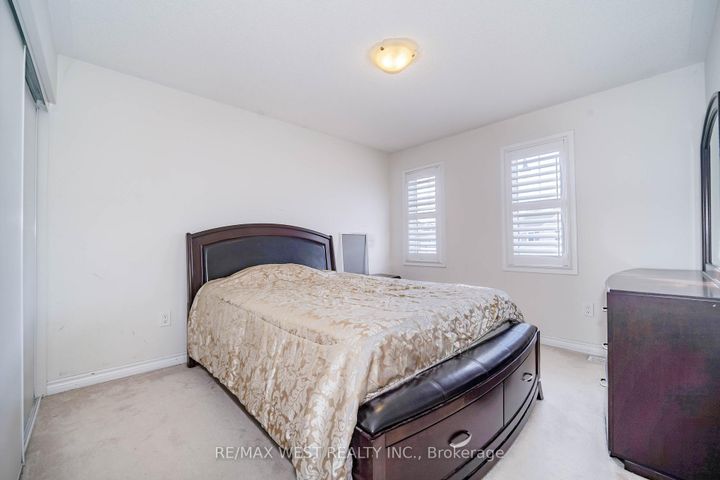 Photo 8 at 110 Tysonville Circle, Northwest Brampton, Brampton