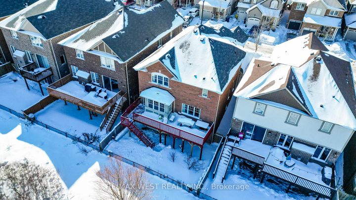 Photo 10 at 110 Tysonville Circle, Northwest Brampton, Brampton