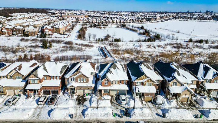 Photo 11 at 110 Tysonville Circle, Northwest Brampton, Brampton