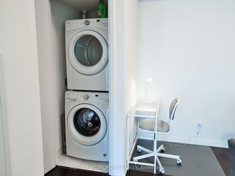 Photo 10 at 2117 - 460 Adelaide Street E, Moss Park, Toronto