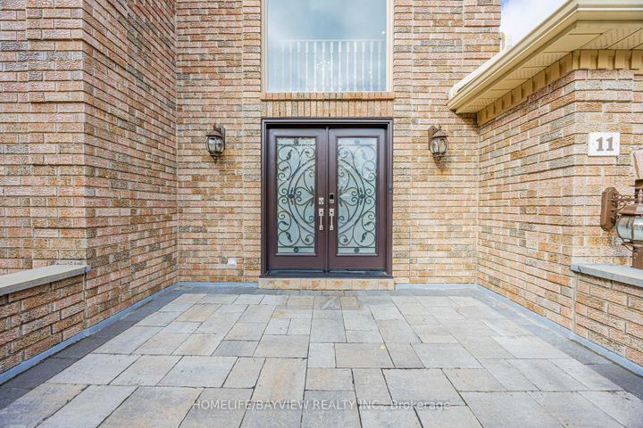 Photo 6 at 11 Wendover Court, Bayview Hill, Richmond Hill