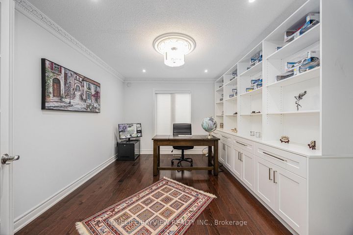 Photo 11 at 11 Wendover Court, Bayview Hill, Richmond Hill