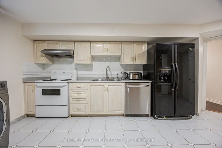 Photo 35 at 11 Wendover Court, Bayview Hill, Richmond Hill