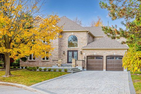 Photo 5 at 11 Wendover Court, Bayview Hill, Richmond Hill