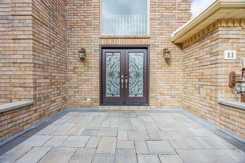 Photo 6 at 11 Wendover Court, Bayview Hill, Richmond Hill