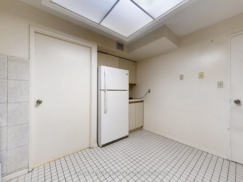 Photo 9 at 406 - 188 Spadina Avenue, Chinatown, Toronto