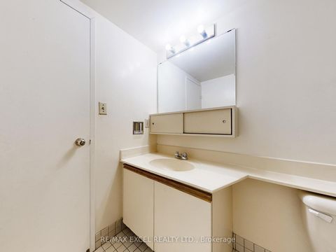 Photo 13 at 406 - 188 Spadina Avenue, Chinatown, Toronto