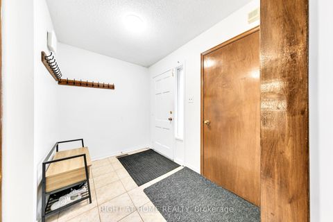 Photo 2 at 8 Terra Road, East Woodbridge, Vaughan