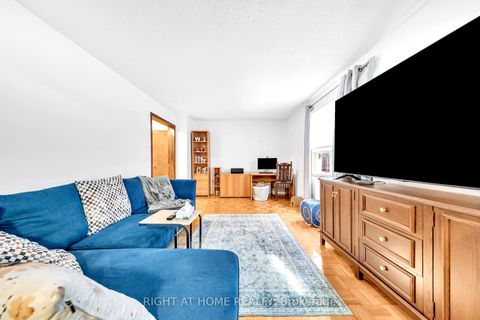 Photo 4 at 8 Terra Road, East Woodbridge, Vaughan