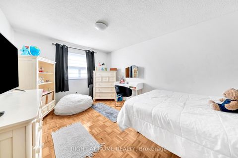 Photo 9 at 8 Terra Road, East Woodbridge, Vaughan