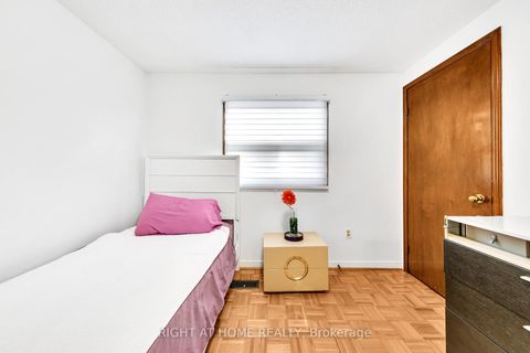 Photo 19 at 8 Terra Road, East Woodbridge, Vaughan