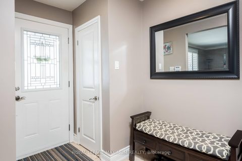 Photo 3 at 33 Alice Crescent, Maryvale, Toronto