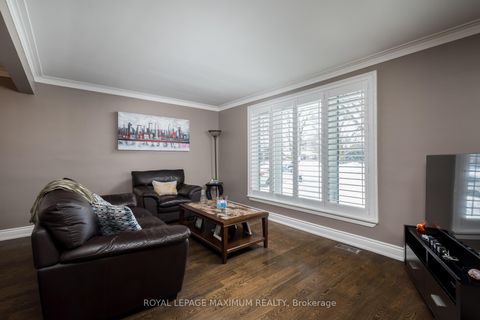 Photo 4 at 33 Alice Crescent, Maryvale, Toronto