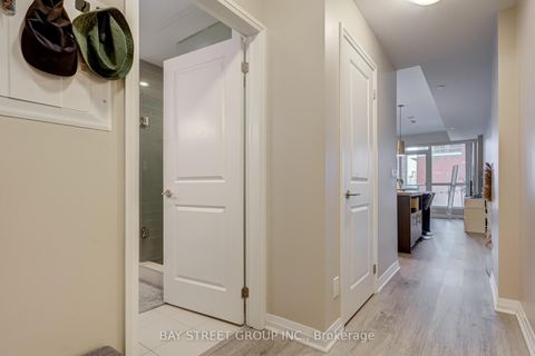 Photo 3 at 909 - 8 Mercer Street, Waterfront Communities C1, Toronto