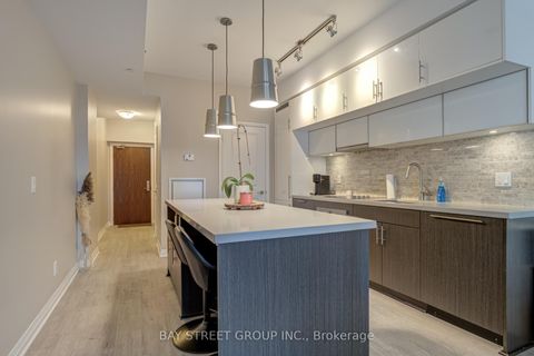 Photo 5 at 909 - 8 Mercer Street, Waterfront Communities C1, Toronto
