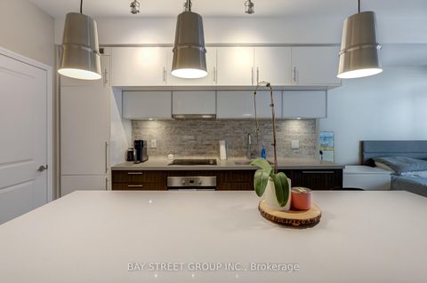 Photo 6 at 909 - 8 Mercer Street, Waterfront Communities C1, Toronto