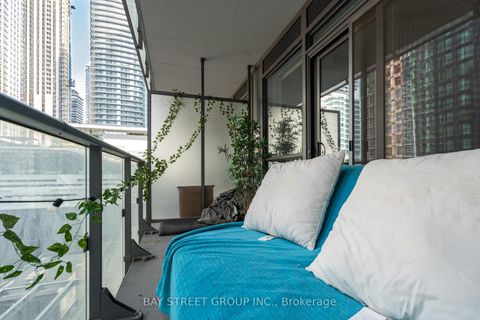 Photo 11 at 909 - 8 Mercer Street, Waterfront Communities C1, Toronto