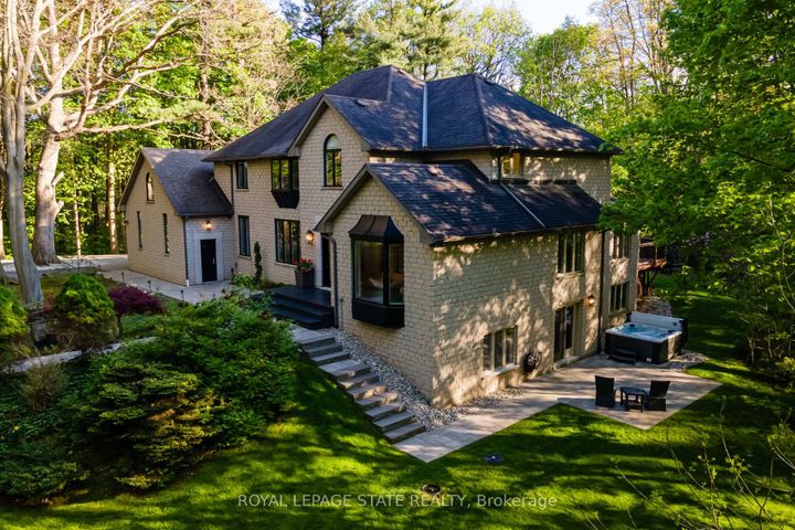 Photo 2 at 18 Elder Crescent, Ancaster, Hamilton