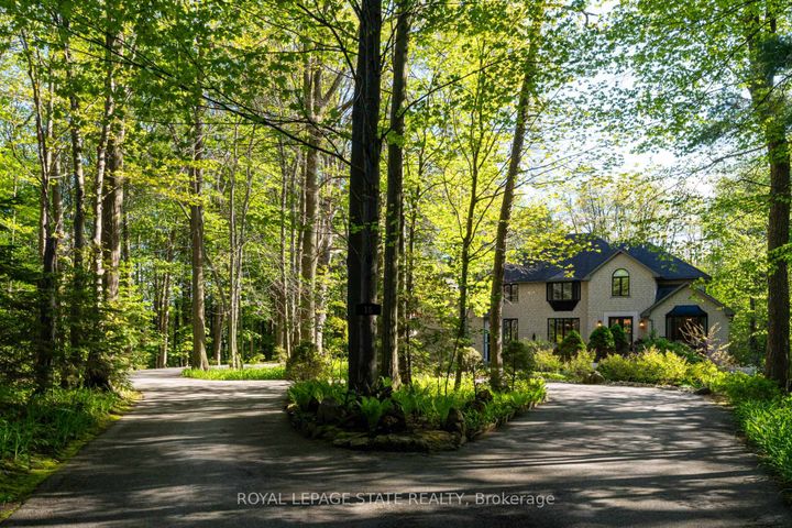 Photo 3 at 18 Elder Crescent, Ancaster, Hamilton