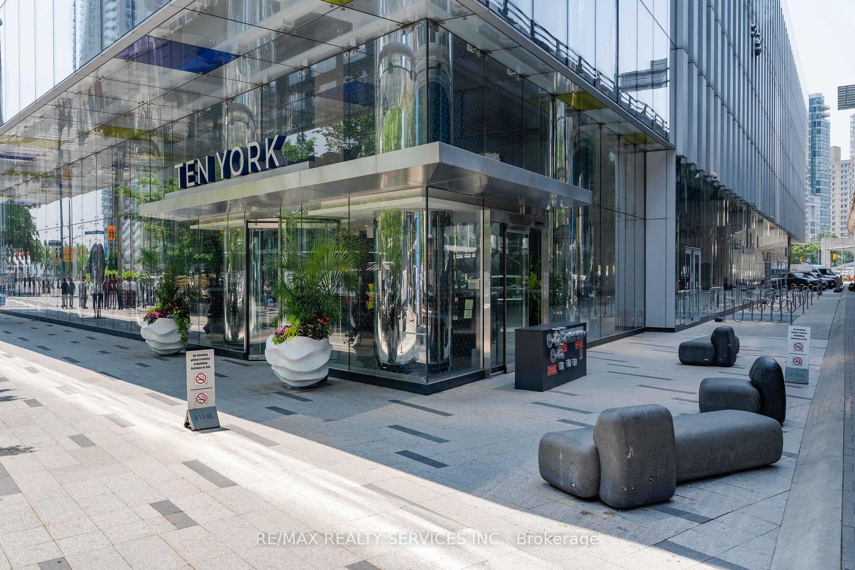 4303 - 10 York Street, Waterfront Communities C1, Toronto by Loree Meneguzzi Real Estate 4303 - 10 York Street, Waterfront Communities C1, Toronto