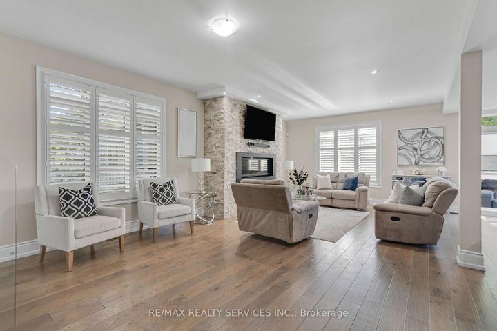 Photo 7 at 958 Beach Boulevard, Hamilton Beach, Hamilton