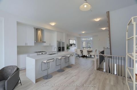 Photo 7 at 15 Archambault way, Vellore Village, Vaughan