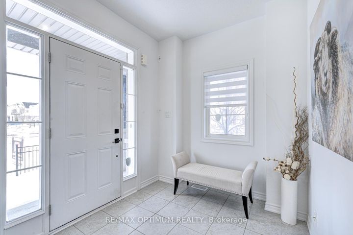 Photo 3 at 2 Pomarine Way, Credit Valley, Brampton