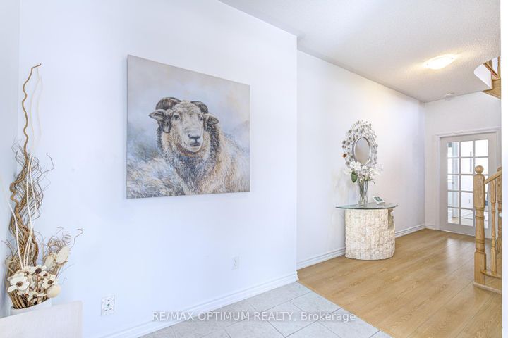 Photo 4 at 2 Pomarine Way, Credit Valley, Brampton