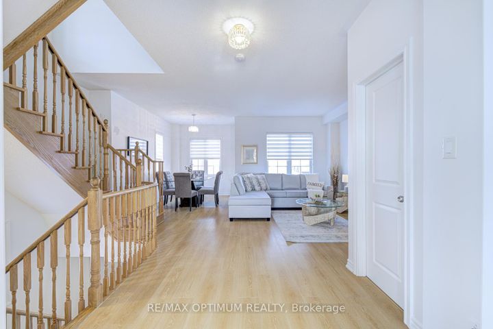 Photo 6 at 2 Pomarine Way, Credit Valley, Brampton