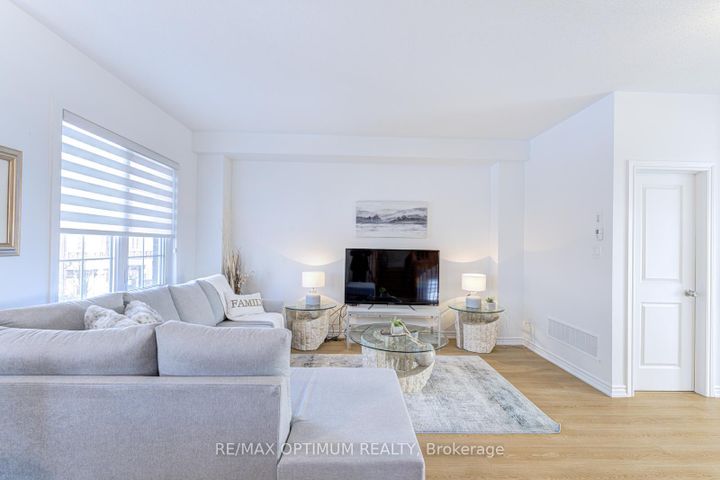 Photo 9 at 2 Pomarine Way, Credit Valley, Brampton