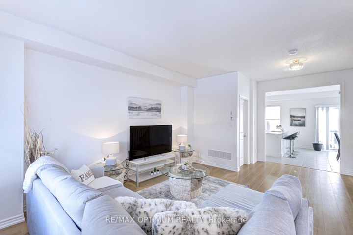 Photo 10 at 2 Pomarine Way, Credit Valley, Brampton