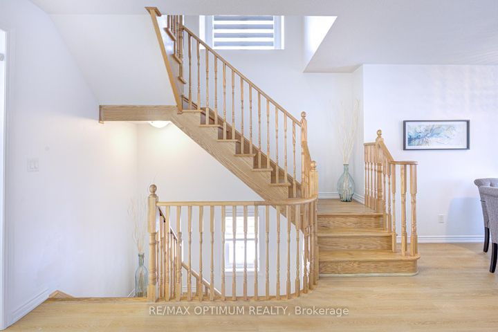 Photo 14 at 2 Pomarine Way, Credit Valley, Brampton