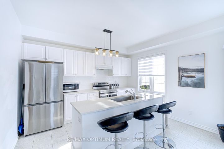 Photo 15 at 2 Pomarine Way, Credit Valley, Brampton