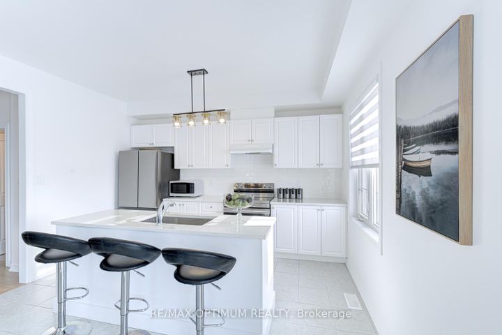 Photo 16 at 2 Pomarine Way, Credit Valley, Brampton