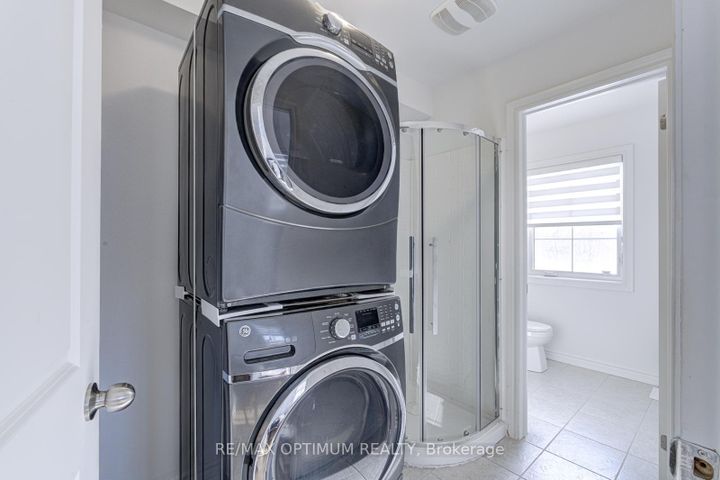 Photo 40 at 2 Pomarine Way, Credit Valley, Brampton