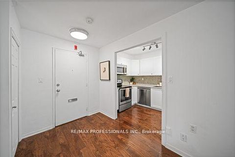 Photo 2 at 216 - 100 Coe Hill Drive, Swansea, Toronto