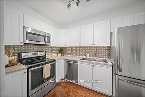 Photo 3 at 216 - 100 Coe Hill Drive, Swansea, Toronto