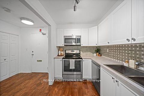 Photo 4 at 216 - 100 Coe Hill Drive, Swansea, Toronto