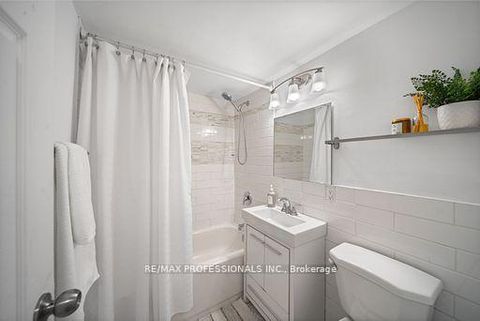 Photo 14 at 216 - 100 Coe Hill Drive, Swansea, Toronto