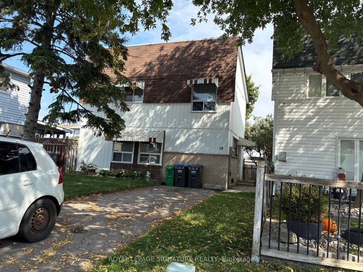 Photo 0 at 19 Grand River Court, Northgate, Brampton