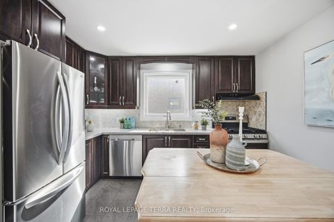 Photo 12 at 742 Ritson Road S, Lakeview, Oshawa