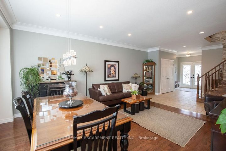 Photo 8 at 15 Meadowbank Drive, Falkirk, Hamilton