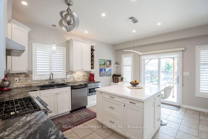 Photo 11 at 15 Meadowbank Drive, Falkirk, Hamilton