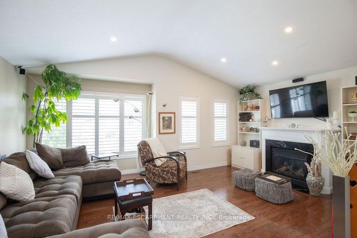 Photo 13 at 15 Meadowbank Drive, Falkirk, Hamilton