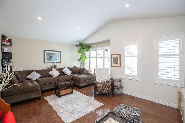 Photo 14 at 15 Meadowbank Drive, Falkirk, Hamilton