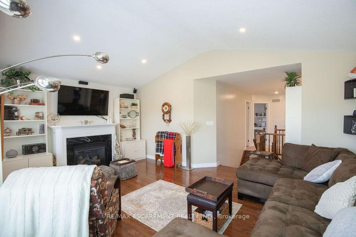 Photo 15 at 15 Meadowbank Drive, Falkirk, Hamilton