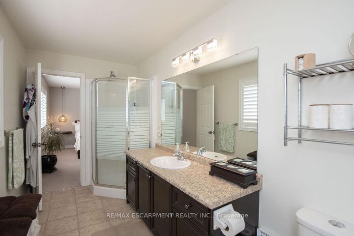 Photo 18 at 15 Meadowbank Drive, Falkirk, Hamilton